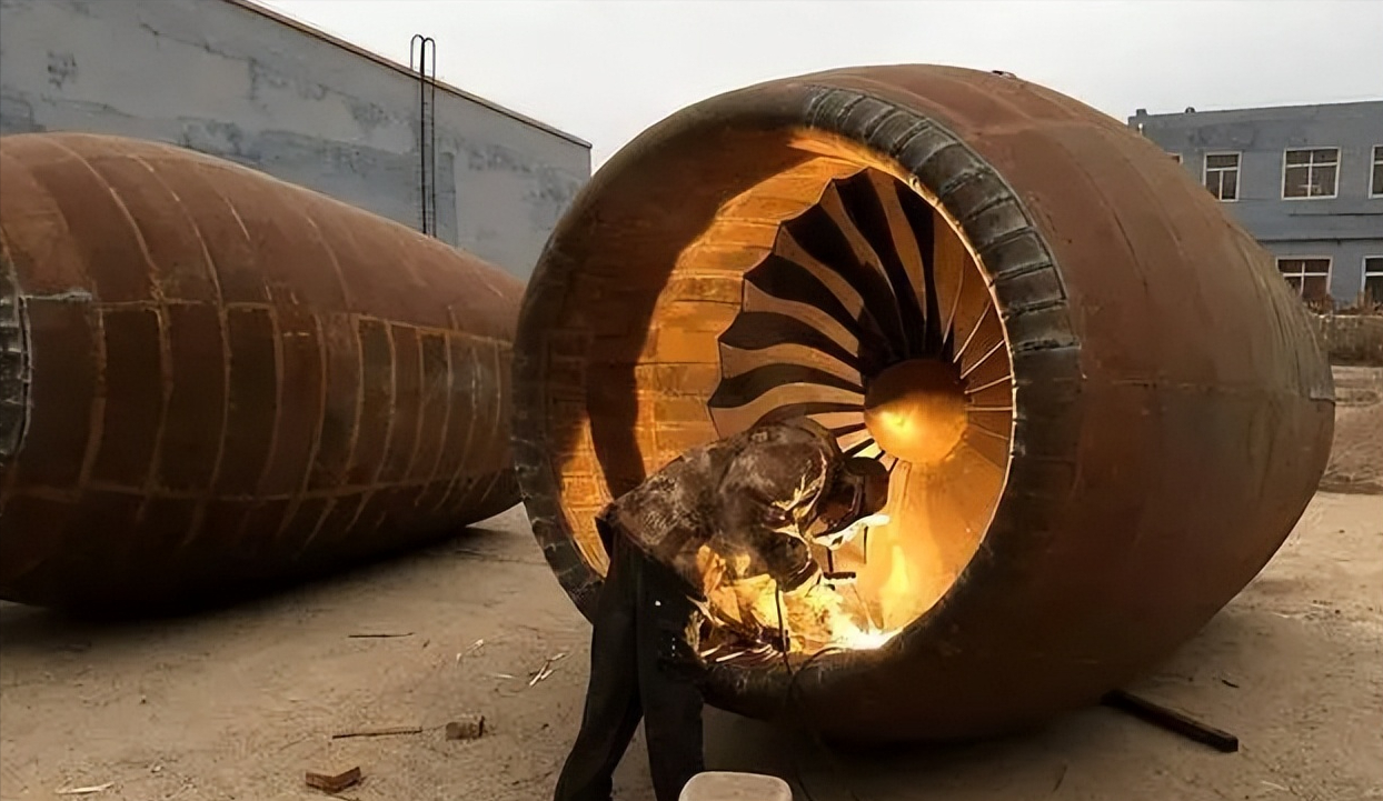 回顾辽宁农民自费300万,图纸成山耗费3年,1比1复刻造出a320大飞机