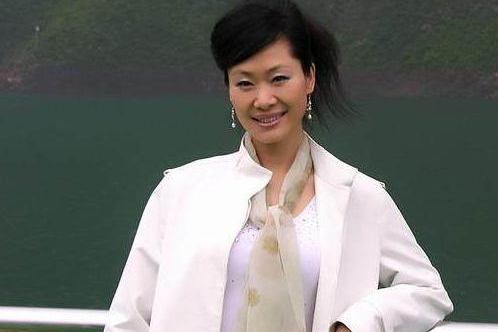 回顾于文华再婚嫁未婚小伙没有共同的孩子她幸福吗