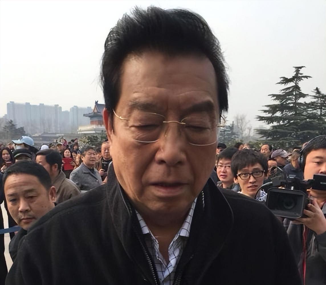 回顾李双江大儿子李贺在没有父爱环境中成长托起父亲继母晚年