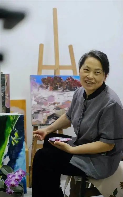 王柳云是湖南新化人,出生于一个穷困的农村家庭,母亲脾气不好,没上过