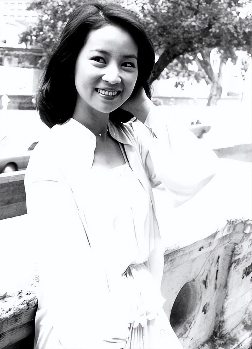 回顾吴卓林母亲是亚洲小姐父亲是巨星成龙我却成为污点