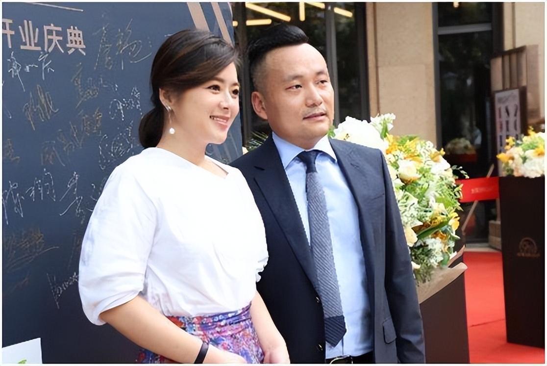 回顾主持人陈辰:嫁小2岁歌手余笛,高龄产子,结婚多年幸福如初