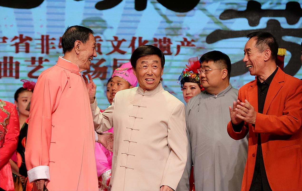 回顾艺术家田连元晚年痛失公务员儿子他和老伴将儿媳当女儿