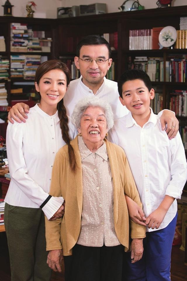 回顾著名主持朱迅我是婆婆的孝顺女儿共同加柴炉火才更旺