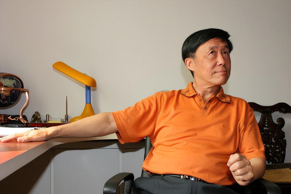 回顾艺术家田连元晚年痛失公务员儿子他和老伴将儿媳当女儿