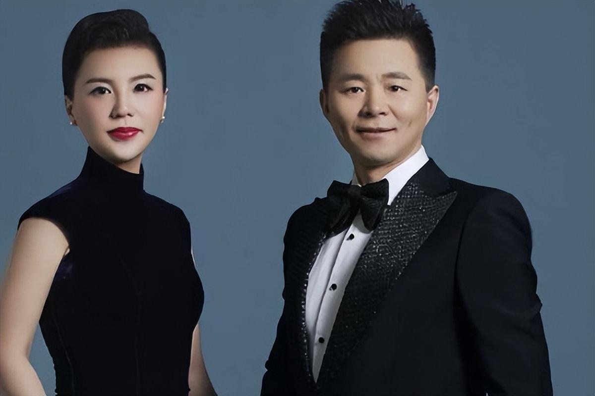 回顾歌唱家王宏伟:60后娶80后才女,妻子和妈妈情同母女