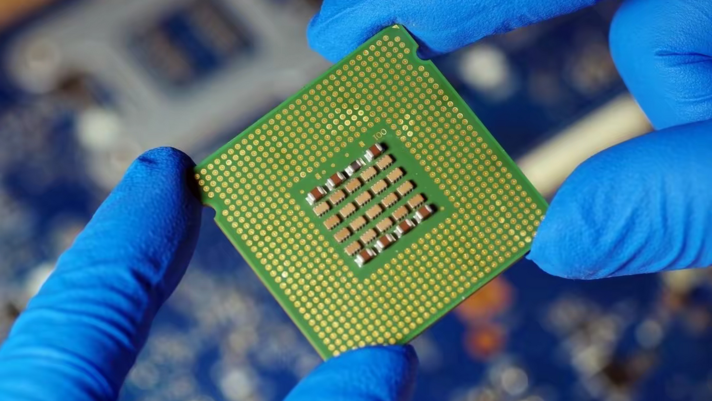 高科技企业生产的高端手机中,被外国机构拆解出了采用了7nm的芯片技术