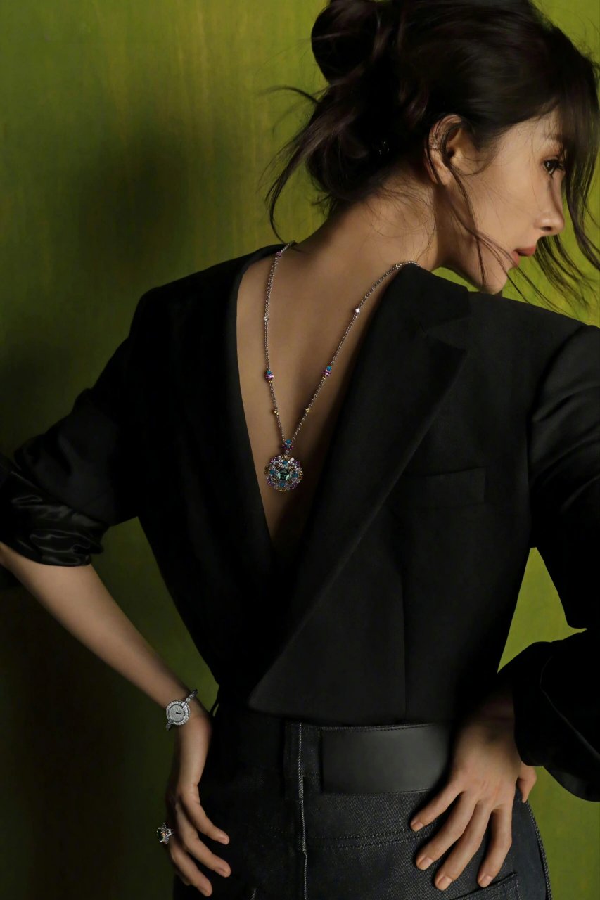 下杨幂的嘉人封面照!真的是美炸了99!