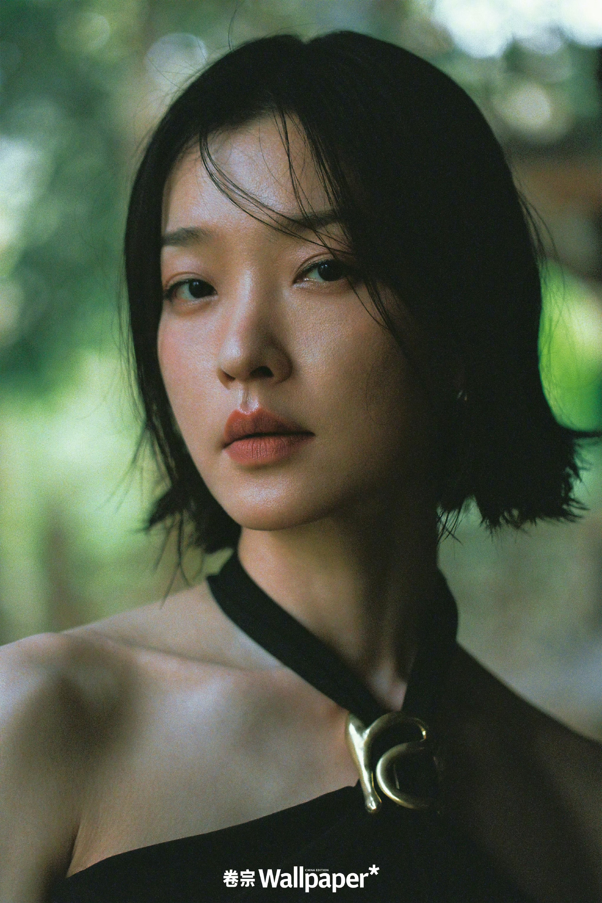杜鹃 x wallpaper 3月刊封面大片,穿着lv服饰登封,扑面而来的夏日气息