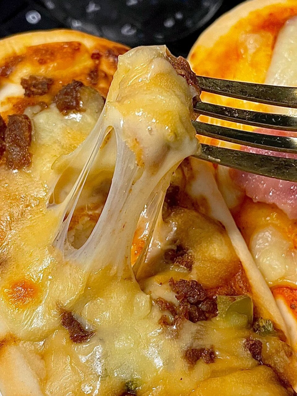 椭圆形的披萨  95椭圆形的披萨微波炉叮个一分半就能吃啦!