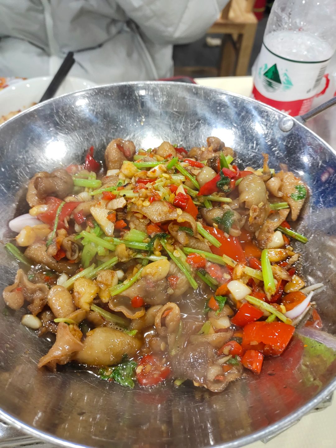 在长沙吃到正宗地道湘菜笨萝卜果然名不虚传