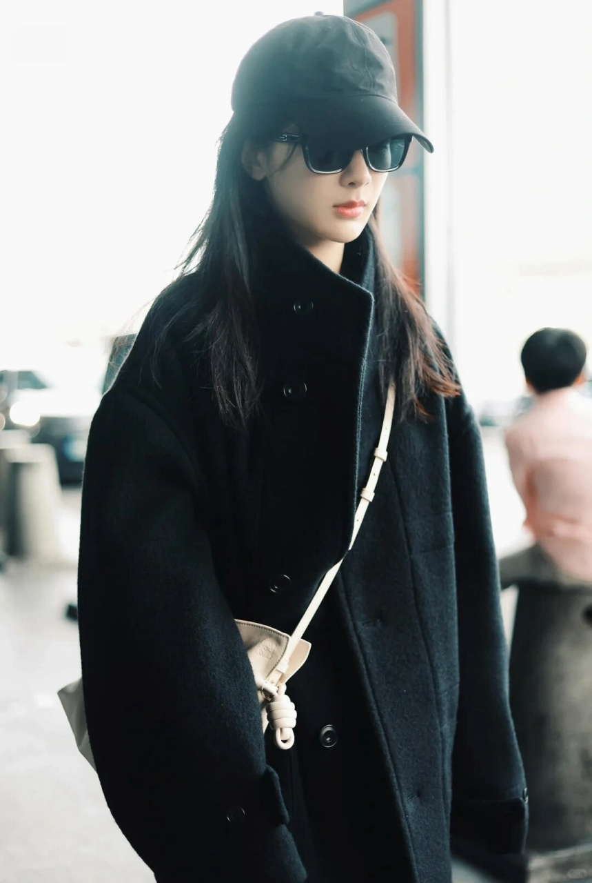 我一直很喜欢杨紫的穿搭,她总是能