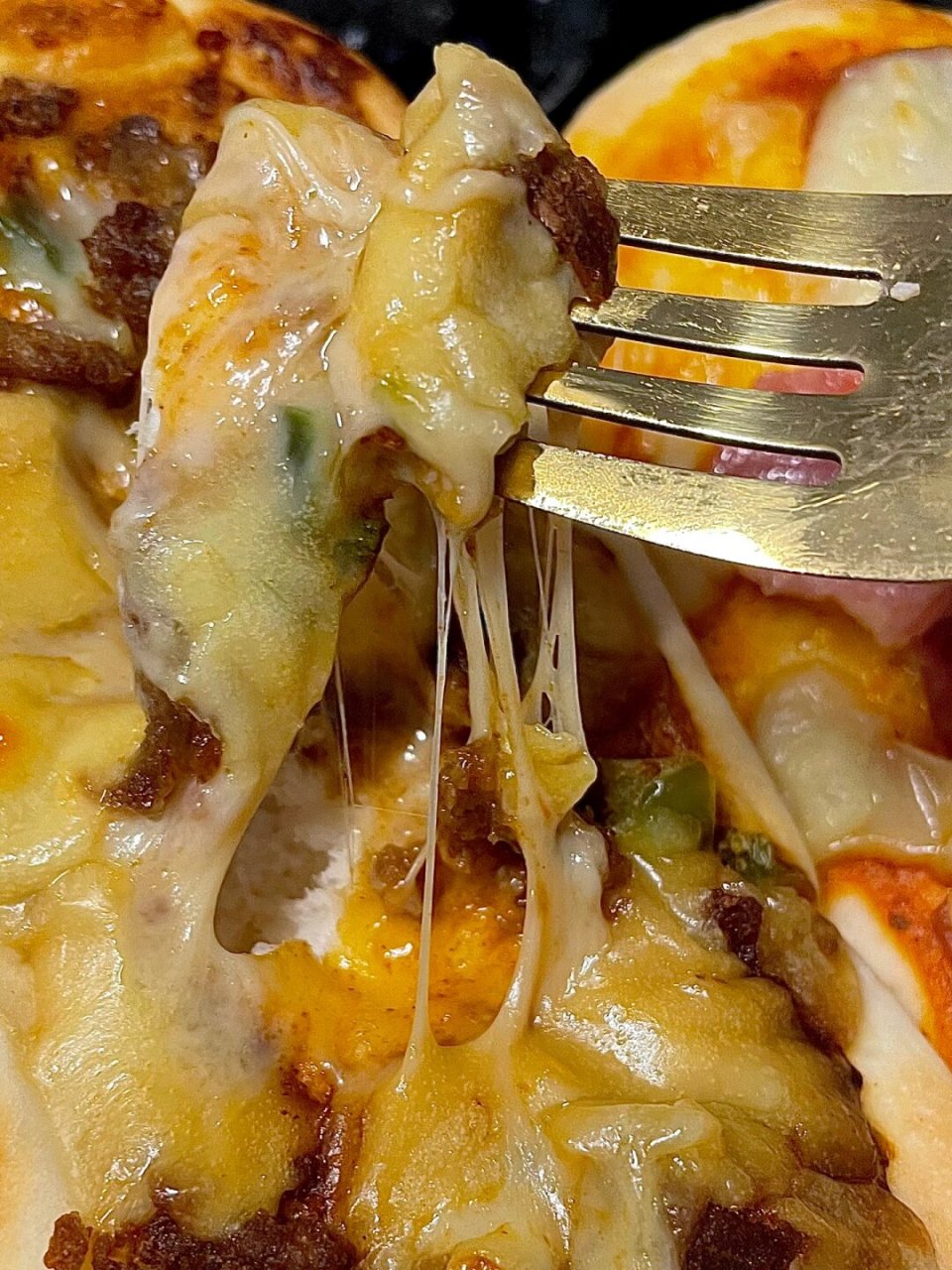 椭圆形的披萨  95椭圆形的披萨微波炉叮个一分半就能吃啦!