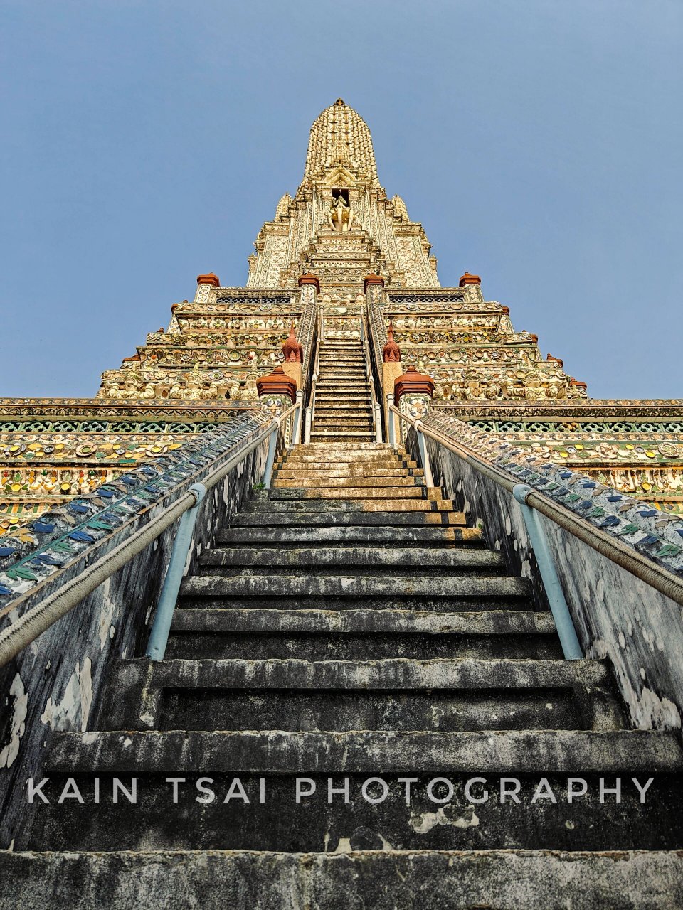 泰国郑王庙旅行攻略  郑王庙是曼谷著名的佛教寺庙,俗称"黎明神庙".