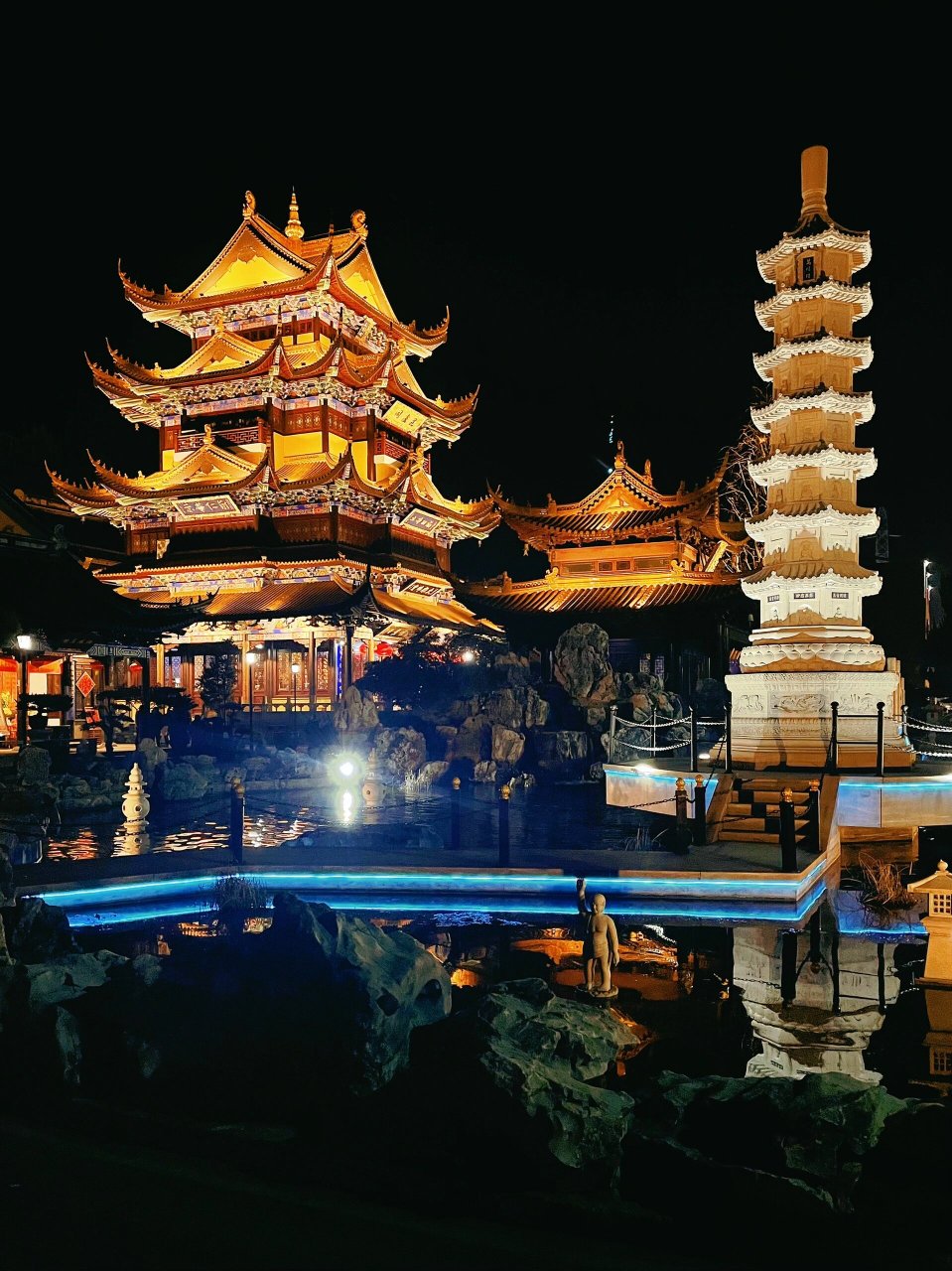 夜游南通福田寺  以为白天的福田寺已经很美了,没想到夜景更美,真的让