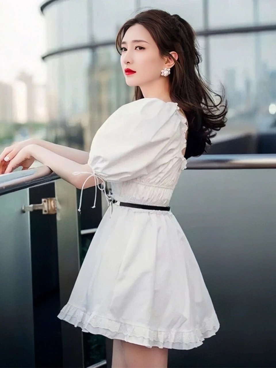 满满的大长腿谁不爱啊6015  江疏影的这套白色裙子,我简直被惊艳