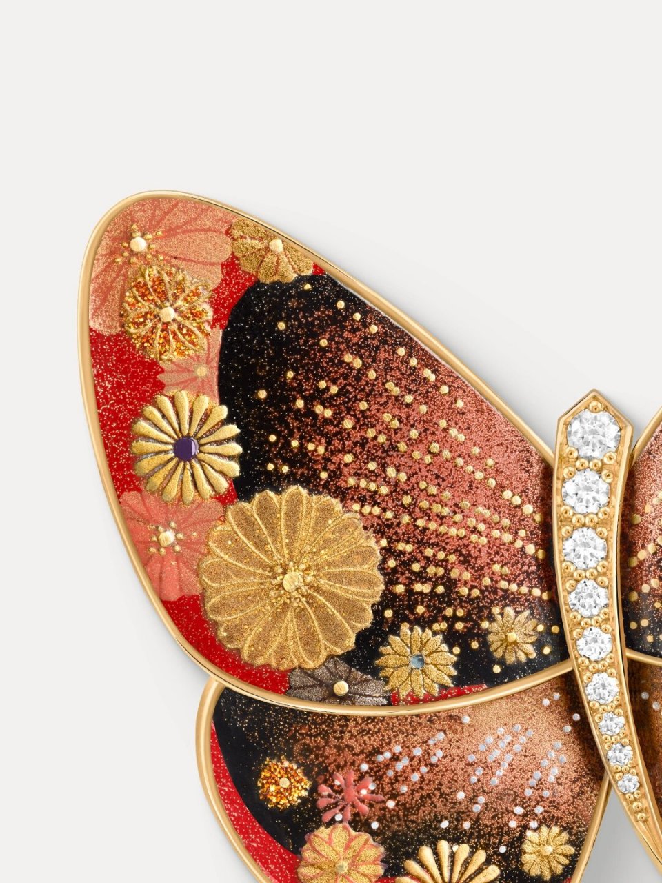 分享一件令我惊艳的艺术品漆绘蝴蝶  它出自漆艺大师箱瀬淳一之手,以