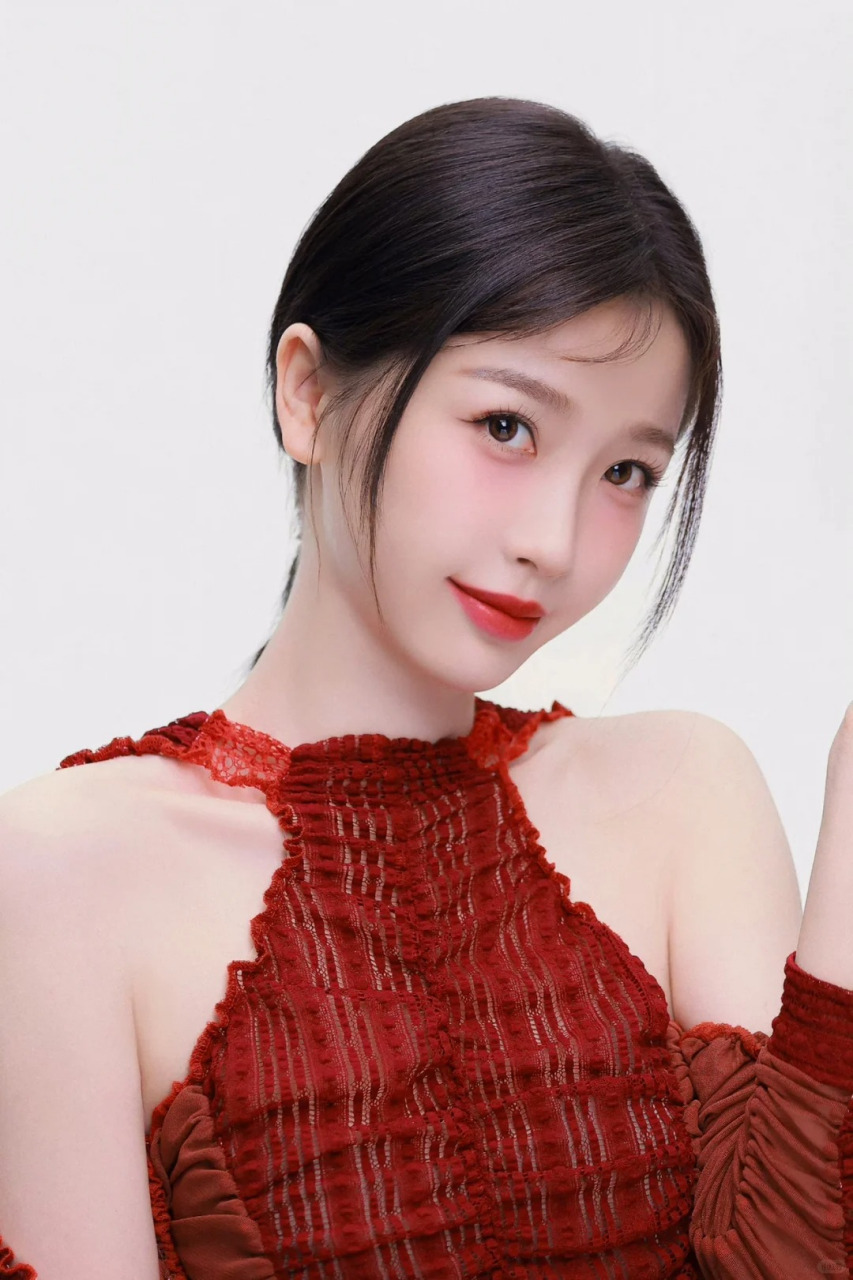 虞书欣:从网红到绝美蜕变  每次看到虞书欣我都觉得她特别耀眼.