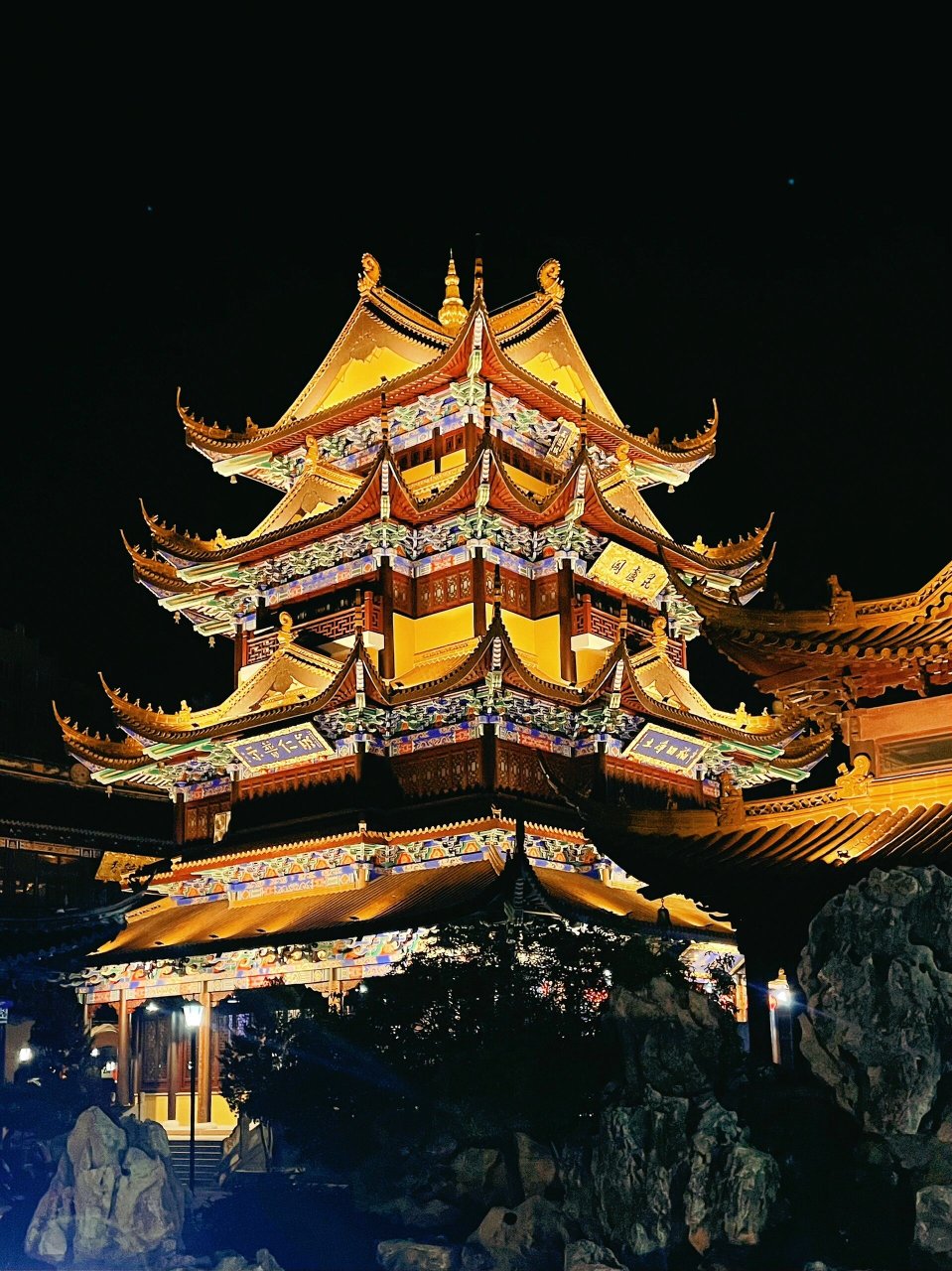 夜游南通福田寺  以为白天的福田寺已经很美了,没想到夜景更美,真的让