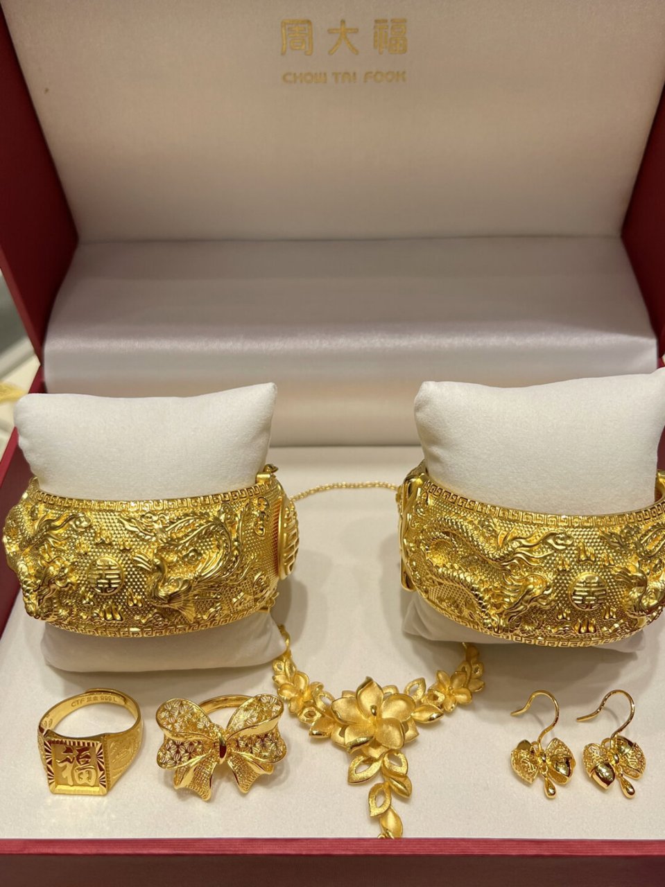 周大福黄金婚嫁系列  金猪牌项链9996,不仅仅是璀璨的饰品,更是