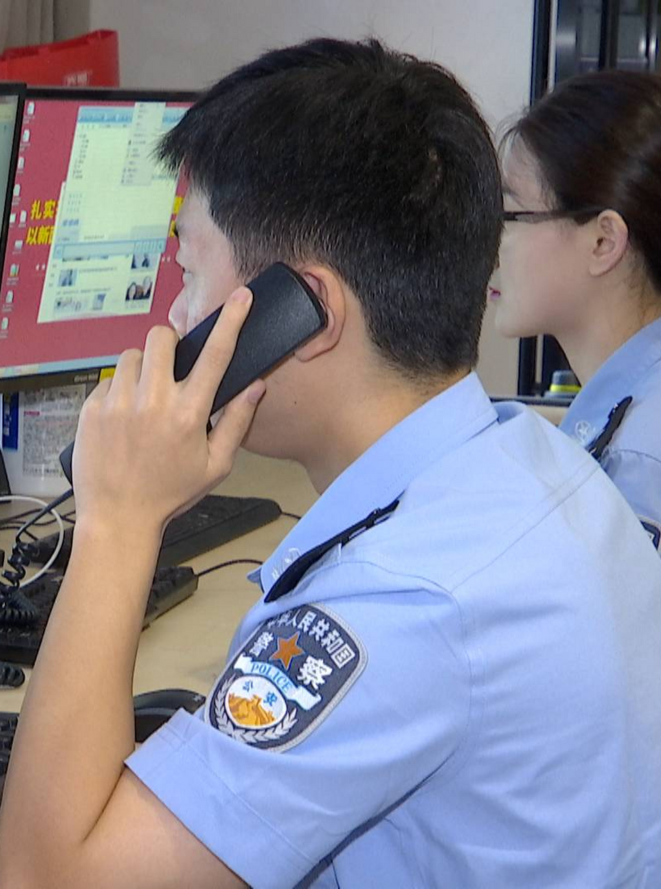 在网聊中,男子不断邀请何女士一起投资数字货币
