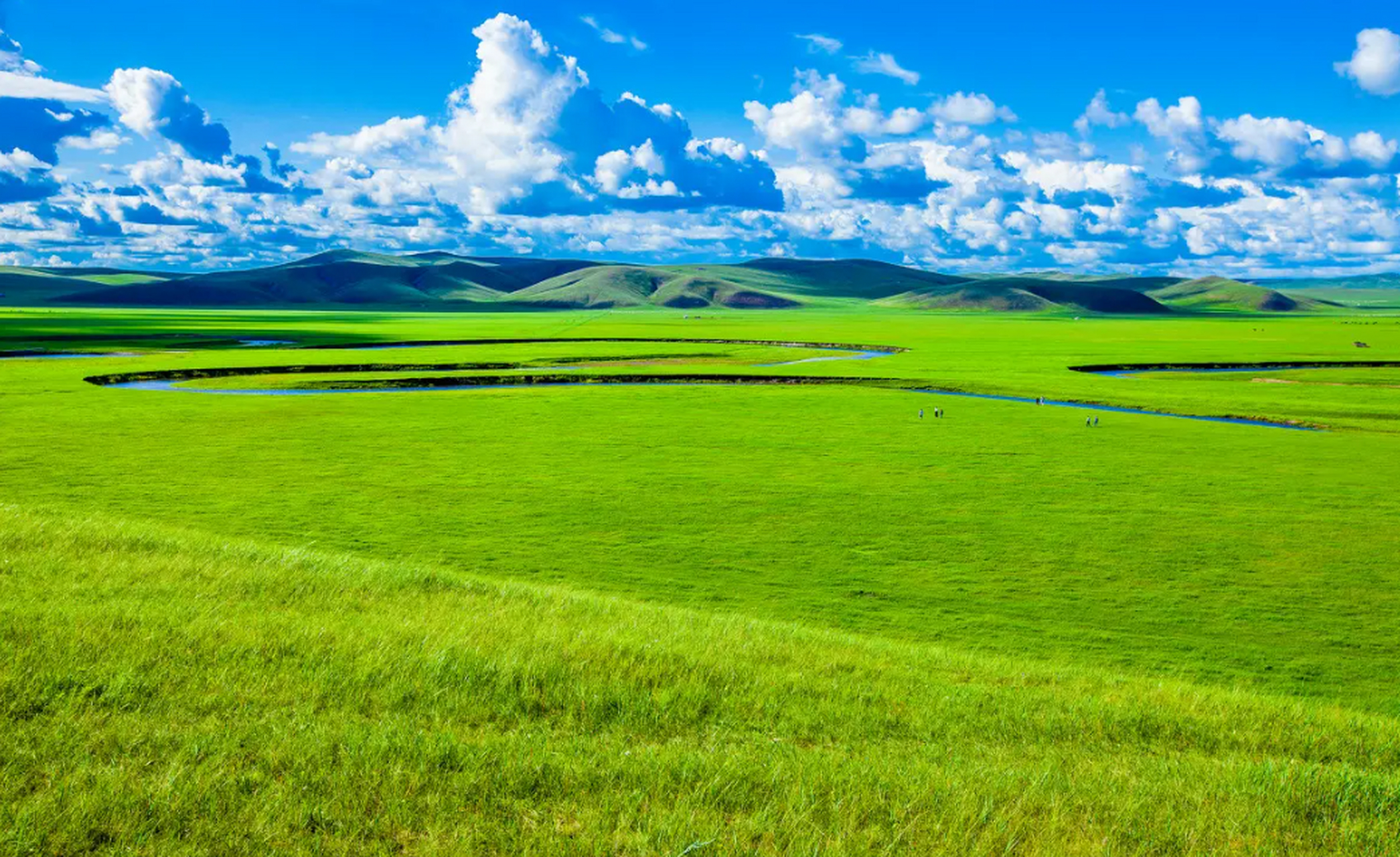 呼伦贝尔草原,位于内蒙古自治区地处大兴安岭以西的呼伦贝尔高原上