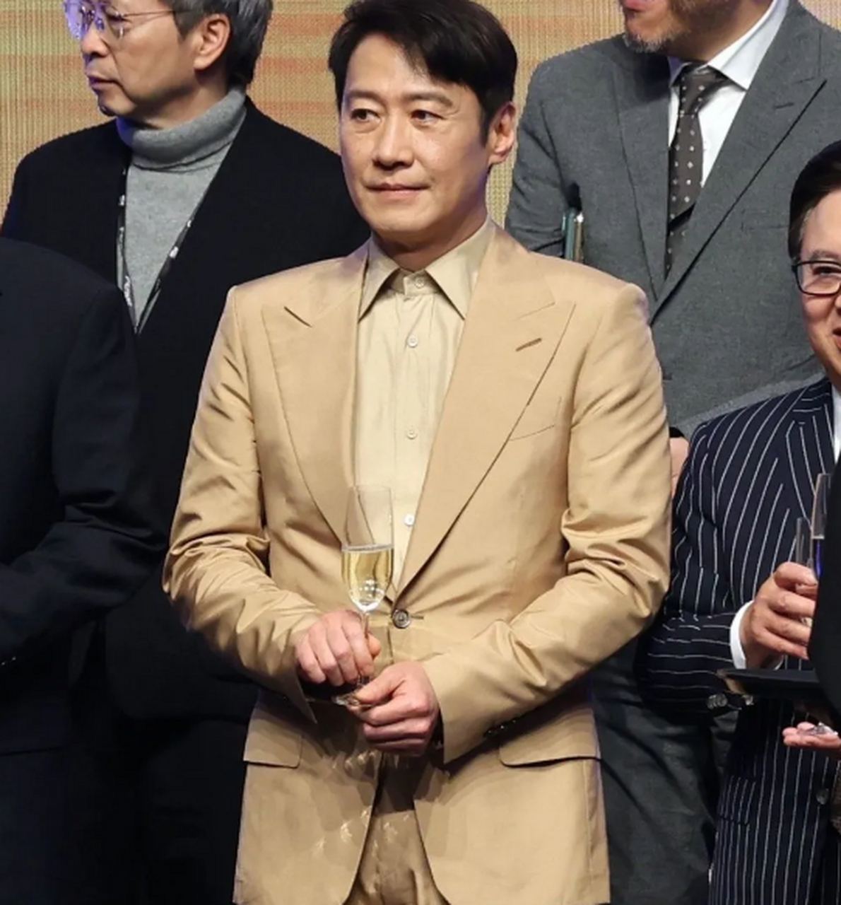 岁月流转,黎明已年迈且身材较昔日丰腴.