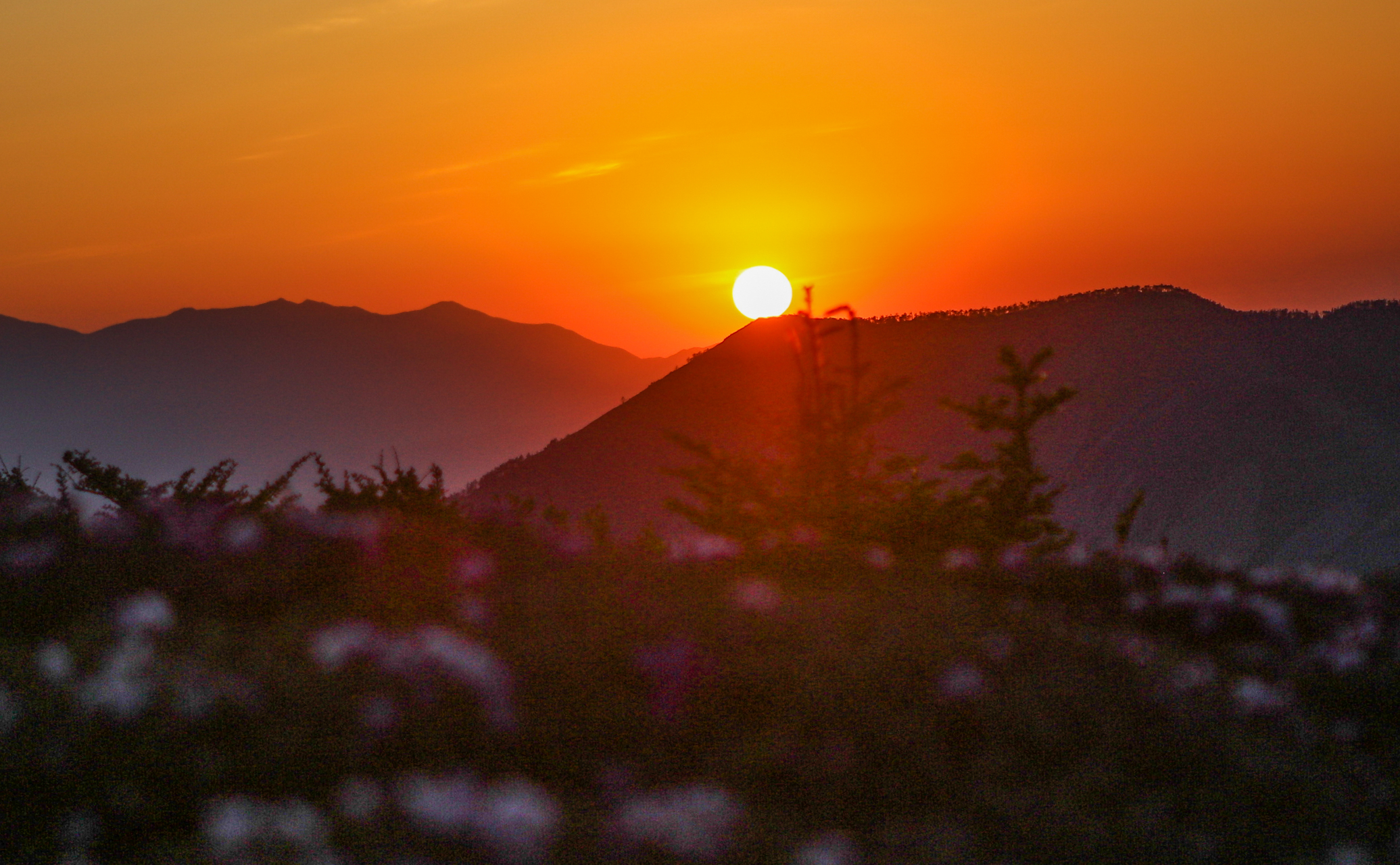夕阳西下,落日余晖:秦岭,天华山,夕阳时刻,无边落日潇潇下,不尽长江