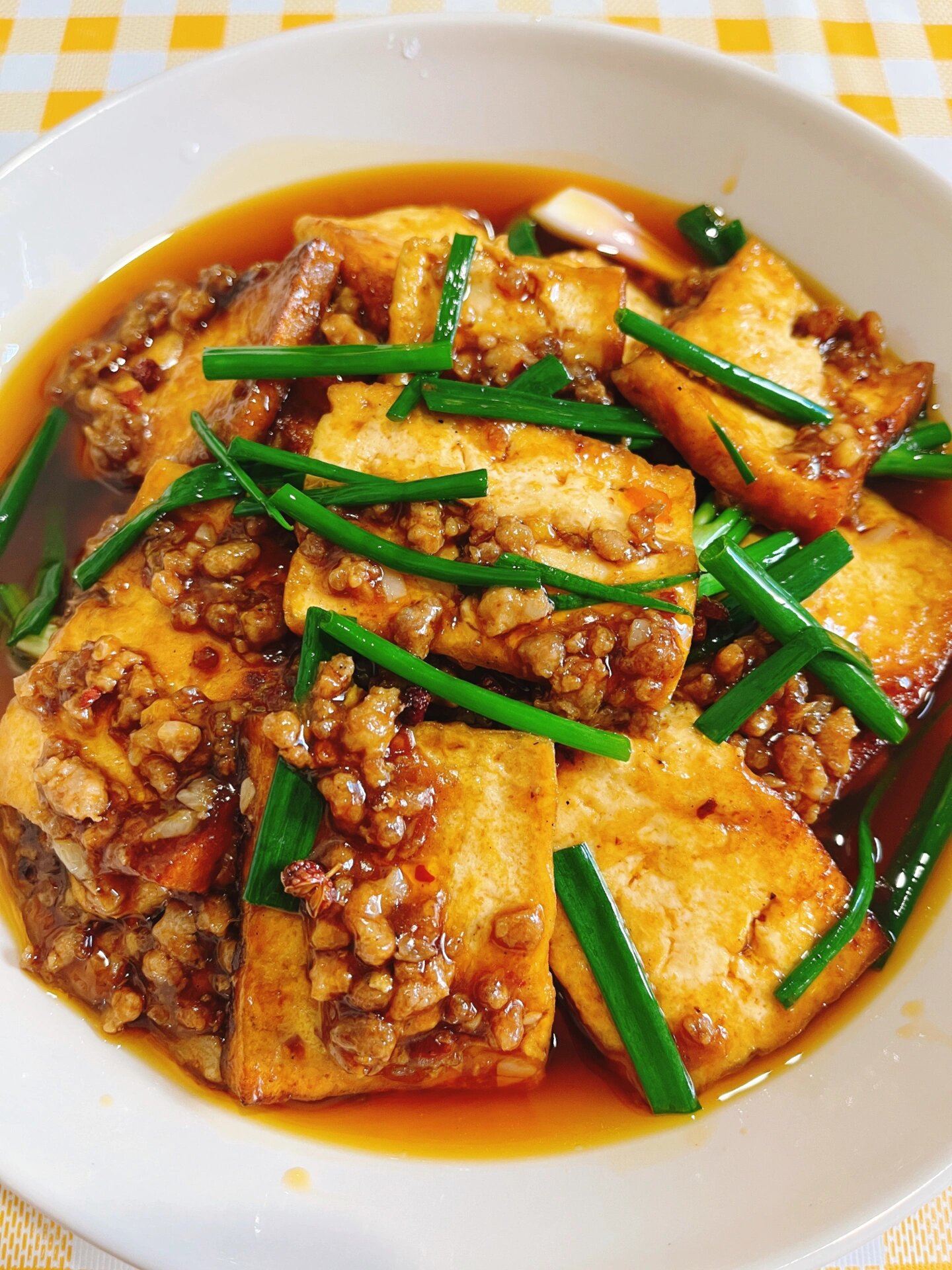 准备食材 1豆腐切块菜市场买的新鲜嫩豆腐 2肉末 3姜末