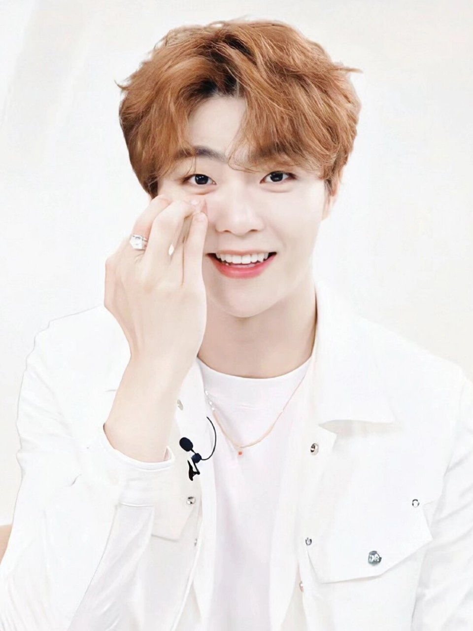 陈立农的高清壁纸94,真的是一整个被帅到啊~  我第一次见到陈立农是