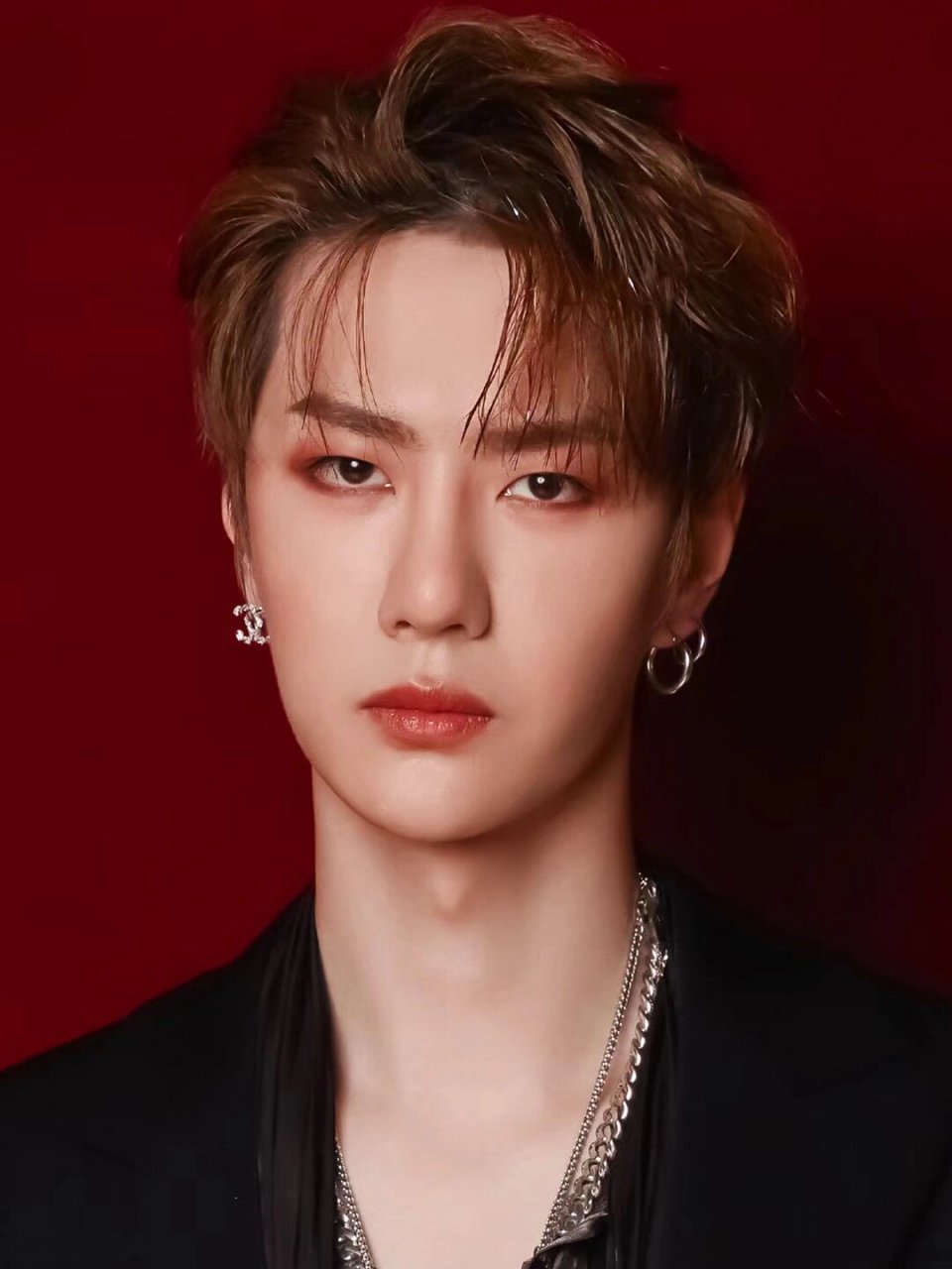 王一博|高清壁纸90这神颜,又一个宝藏男孩!