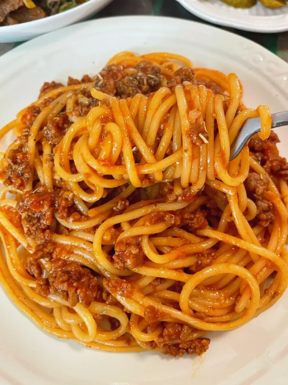 90  9315材料:番茄,洋葱,香菇,蒜,肉沫,意大利面,姜  93做法