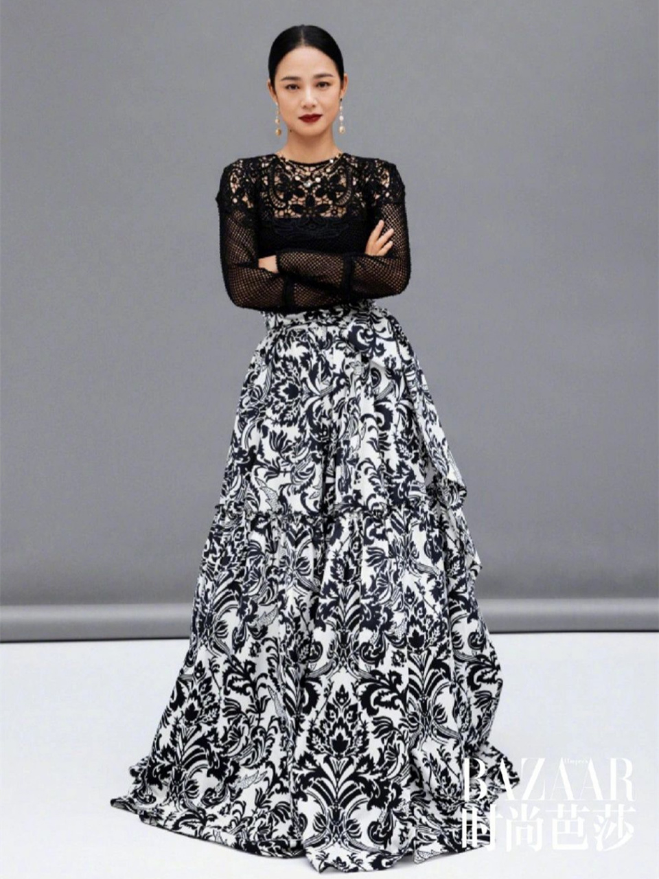 周韵登上时尚芭莎封面,东方韵味惊艳时光,美得不败岁月!