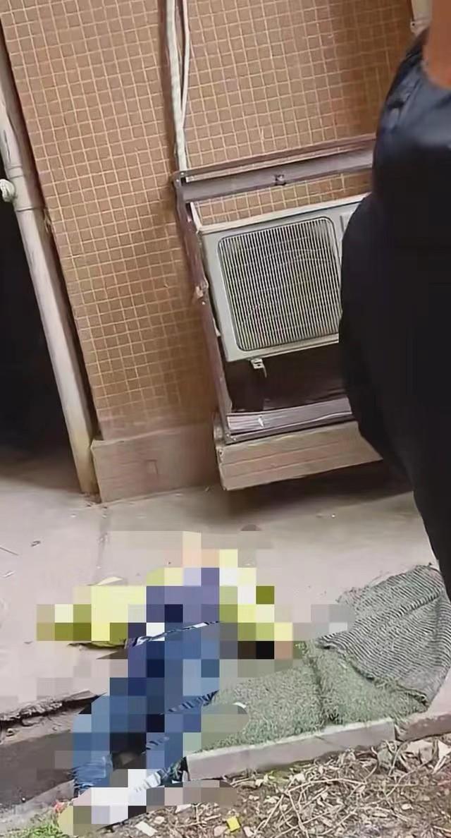 玩上瘾了?四川自贡小区小孩坠楼身亡,好几个小时都没找到家长!