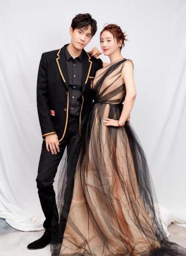 经超夫妇被偶遇,42岁小李琳比小6岁老公还年轻,状态似高中生