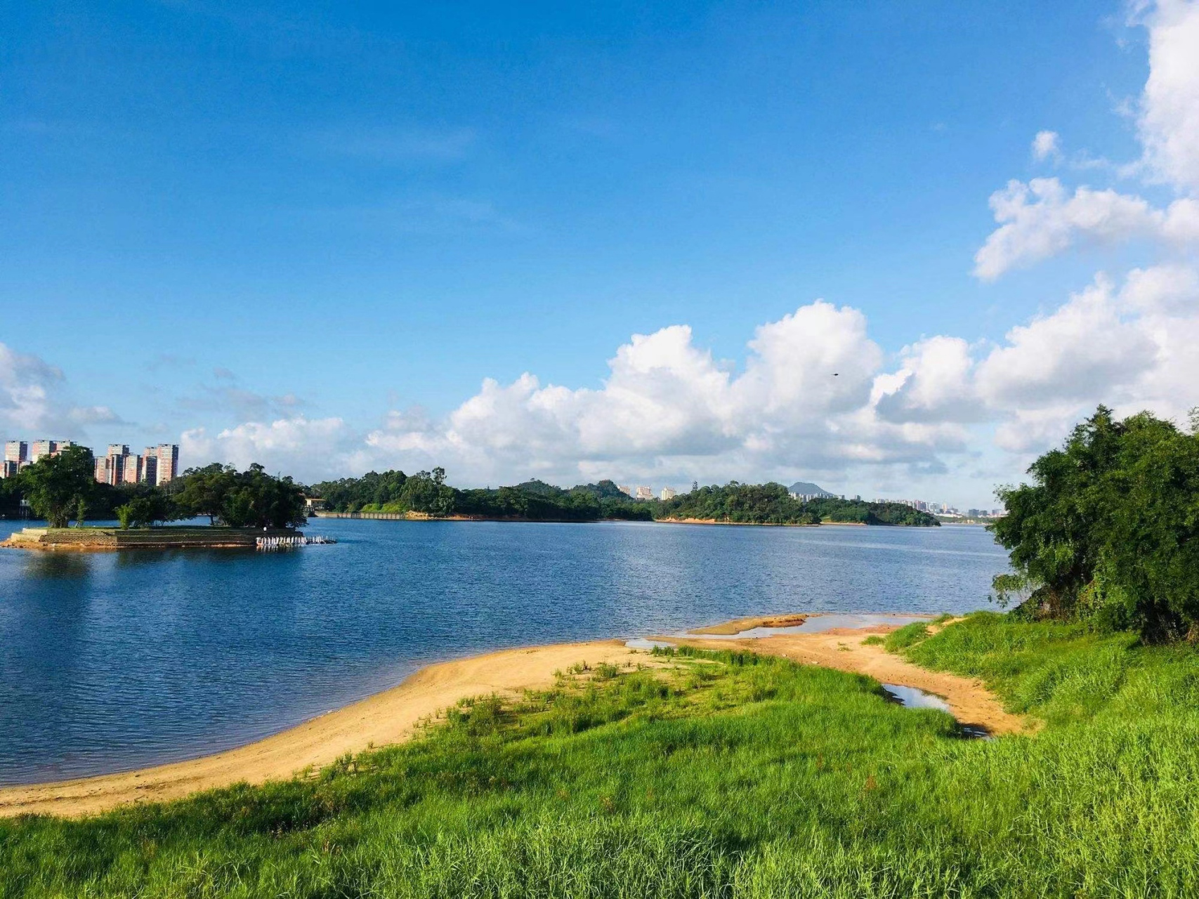 松山湖,美如其名!这里是广东省东莞市大朗镇的4a级免费景区.