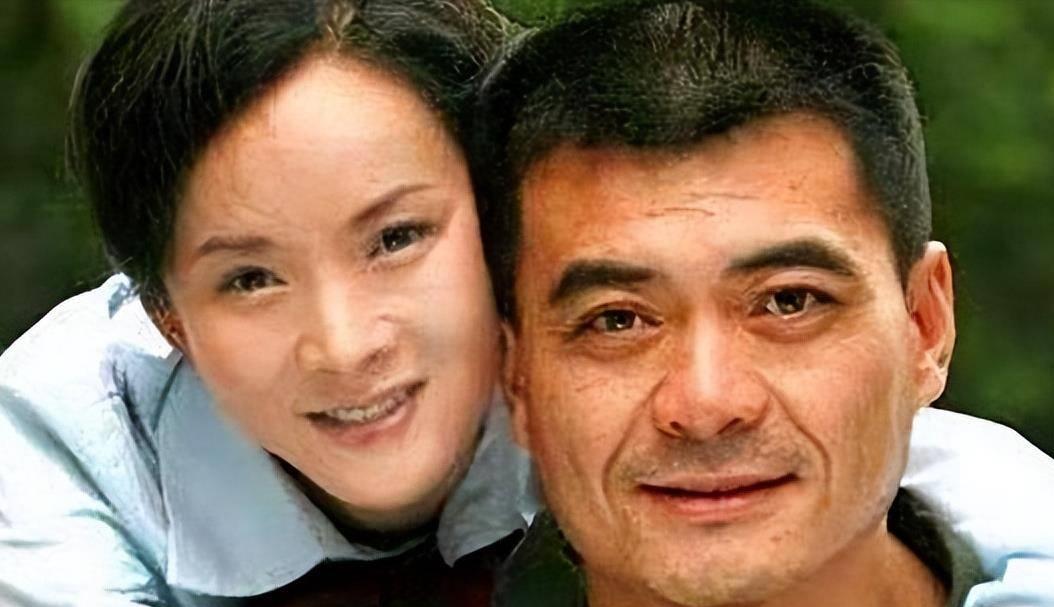 王新军和唐静分手13年,他迎娶娇妻生活幸福,她独自带娃至今单身