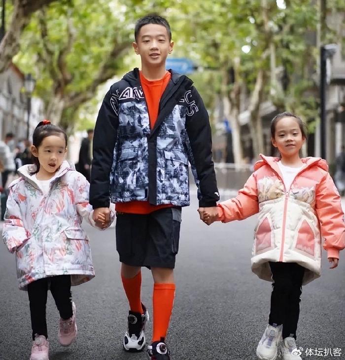 为啥全网基本不赞成"杨威双胞胎女儿在家上学"的做法?