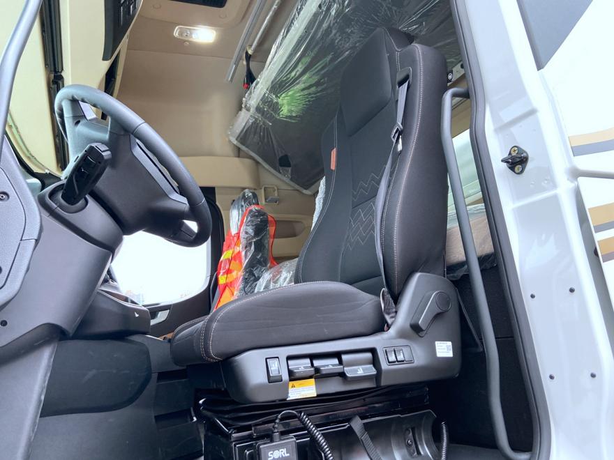 陕汽德龙x6000大马力燃气车:车价贵十万真的值吗?