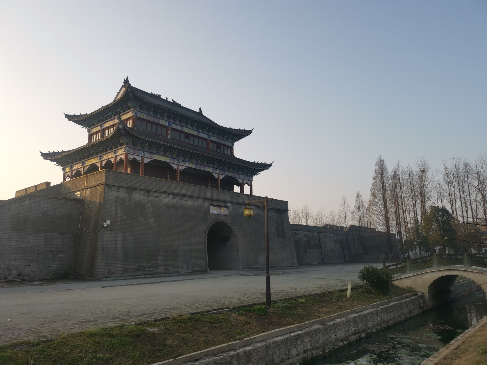 骑行仙桃沔城古城,夜里在湖边搭帐篷,星星满天,蛙声一片,早晨登上城楼