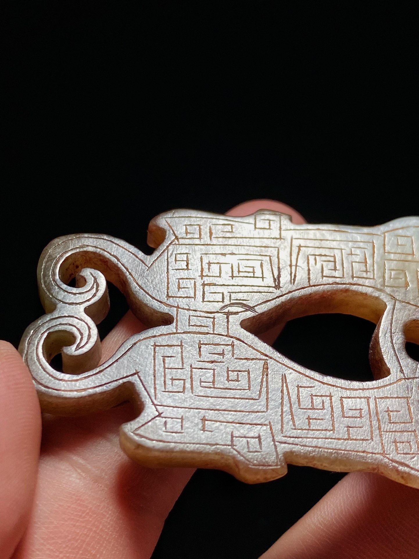 明以前 和田玉籽料受沁 双兽纹 卷云纹 玉佩 挂件