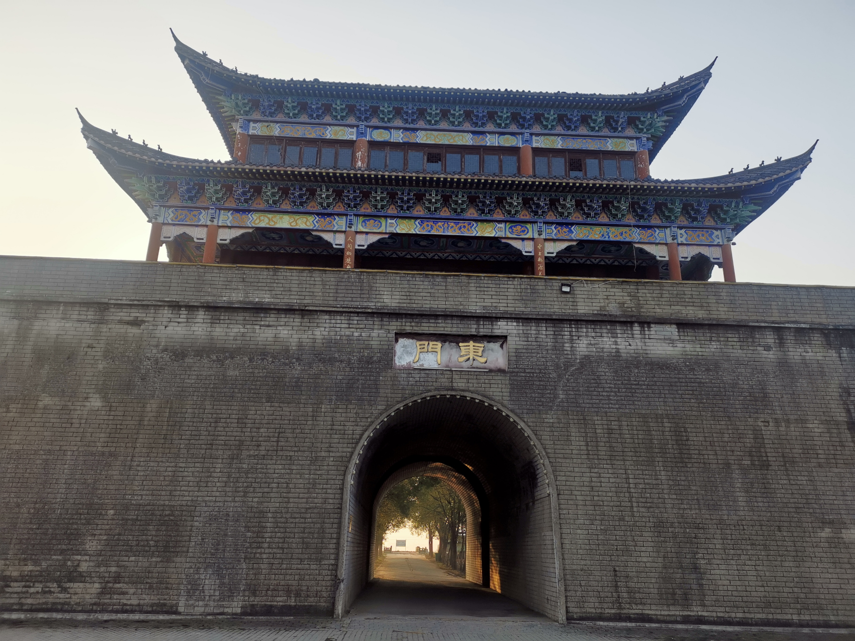 骑行仙桃沔城古城,夜里在湖边搭帐篷,星星满天,蛙声一片,早晨登上城楼