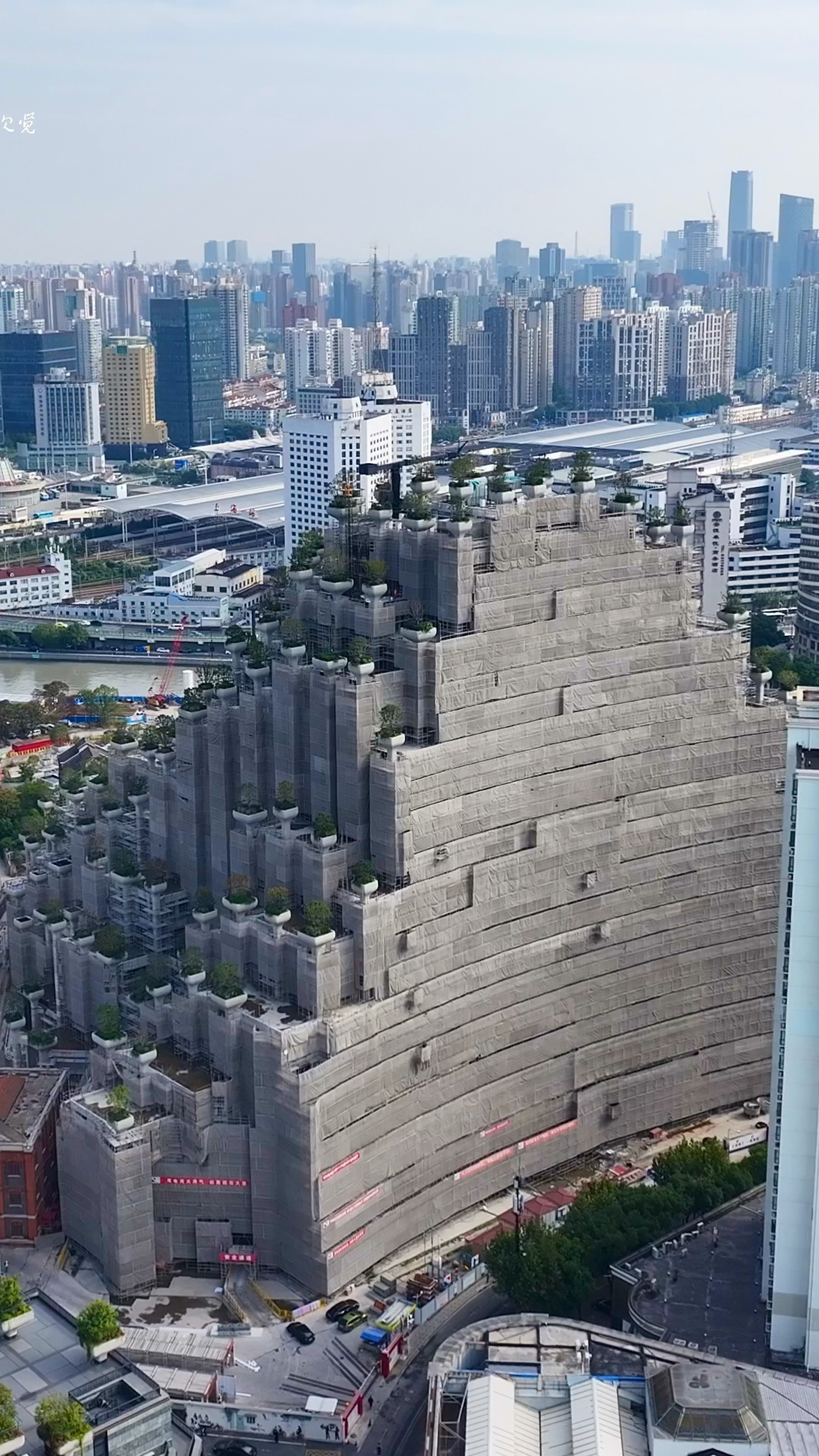 国内最奇葩的建筑,整栋大楼种满了绿植,设计师到底是咋想的