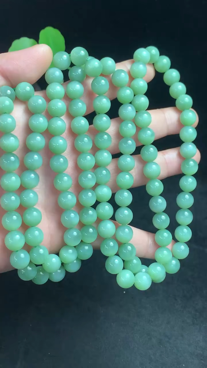 和田碧玉鸭蛋青猫眼荧光10mm108颗挂链,玉质细腻脂粉油性十足,猫眼