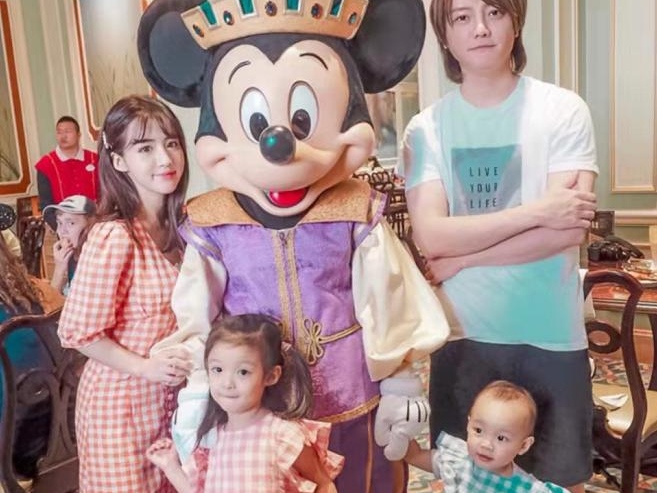 飞儿乐团阿沁妻子涉毒被捕:娱乐圈风波再起,警钟长鸣