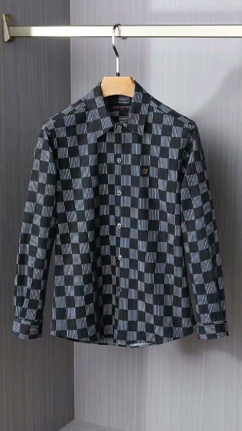 lv长袖衬衫,方块彰显成熟稳重风范