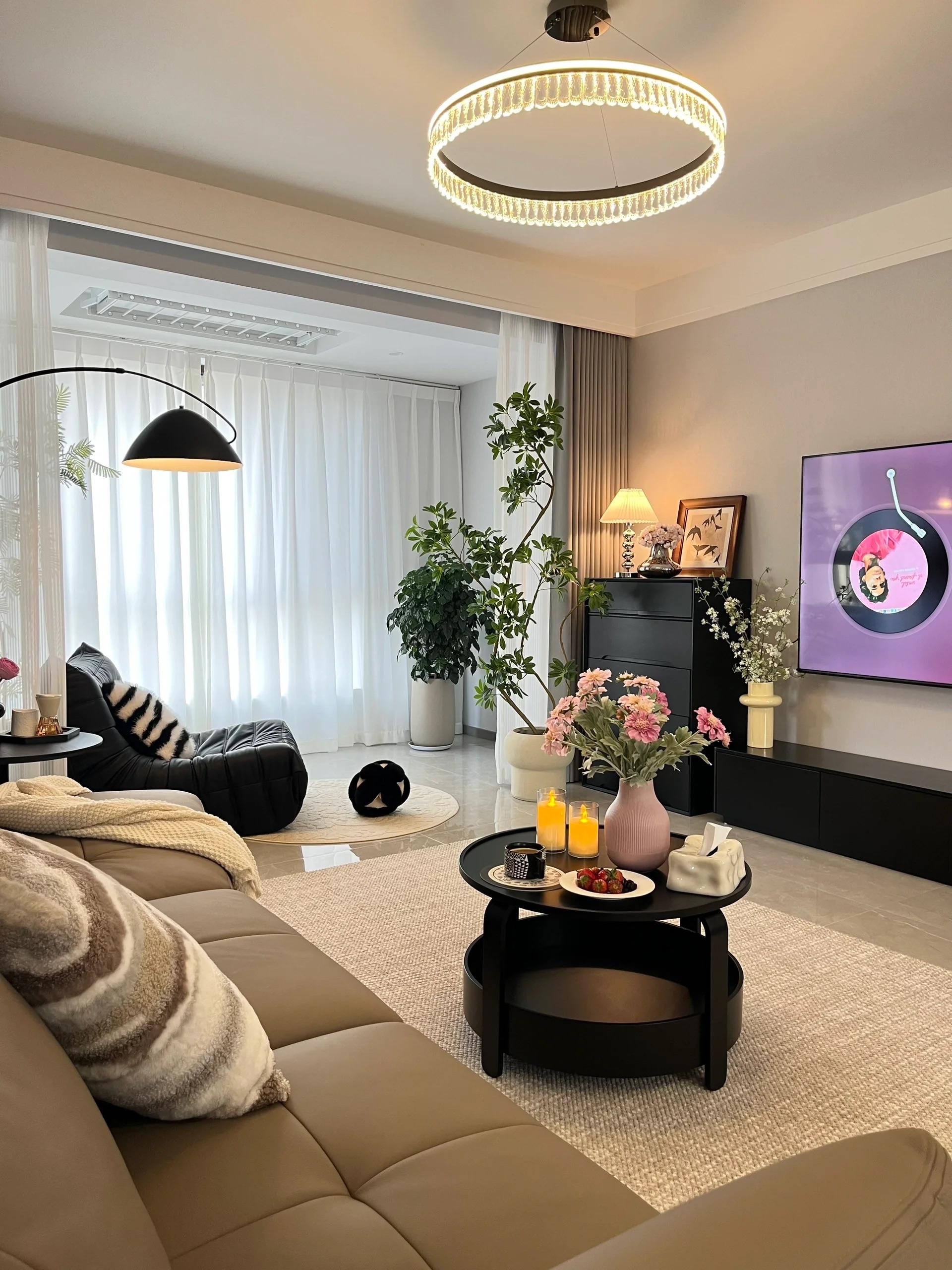 乌托邦小家,普通人的现代简约风客厅 色系真的是百看不厌也不容易出错