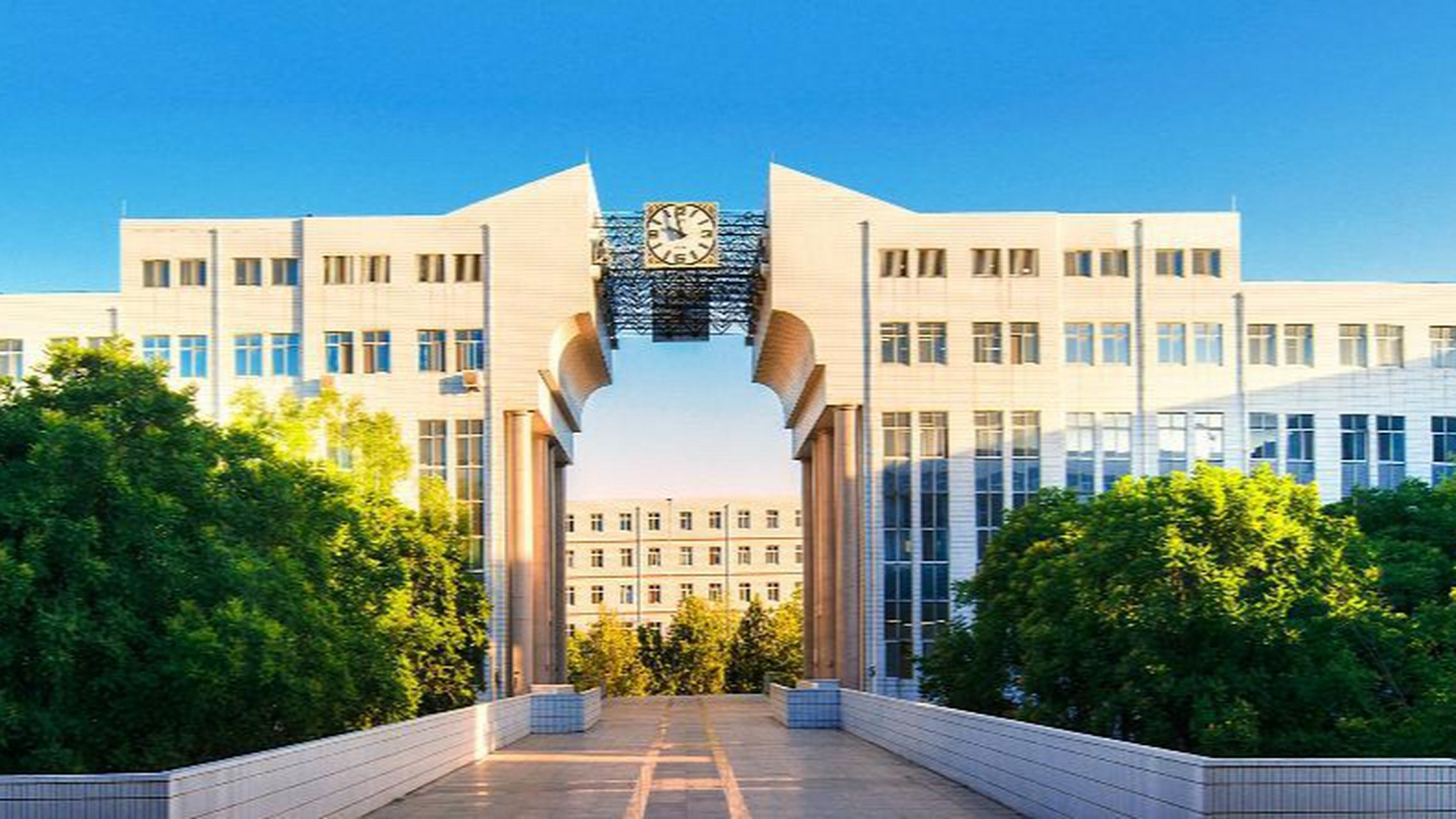 河北经贸大学,创办于1953年,是一所公立财经类普通全日制高等本科院校