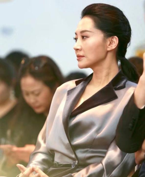 回顾为什么54岁的许晴至今单身她坦然承认如果他还在我会嫁