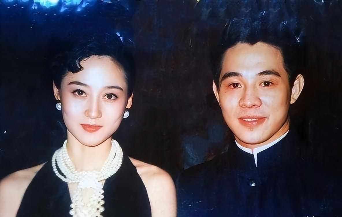 回顾李连杰对利智说咱们两个女儿挺奇怪长得既不像你又不像我